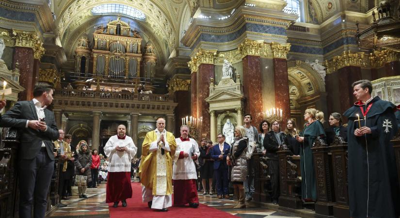 Egyházi vezetők ünnepi miséi, istentiszteletei