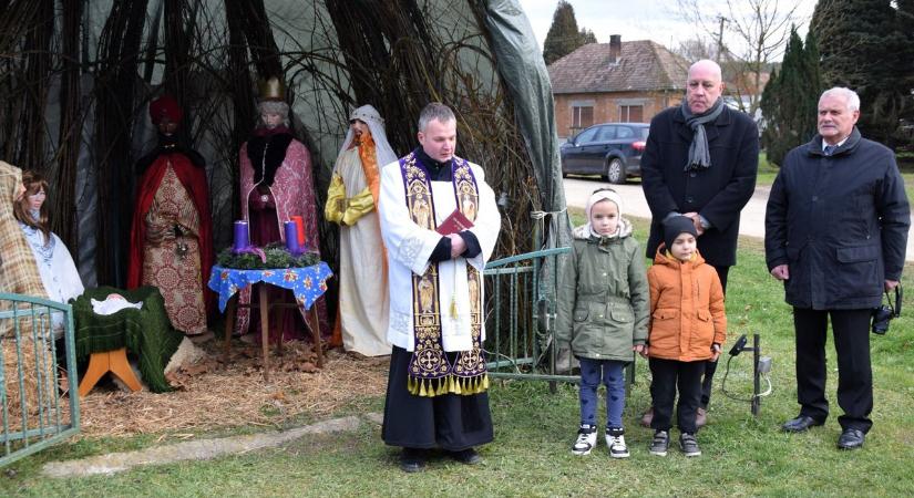 Bárszentmihályfa adventi ünnepsége a fűzsátornál – fotógaléria és videó