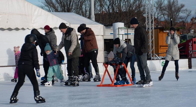 Győr: belestünk, hogy megnézzük ki tölti az ünnepeket a belvárosban december 24-én – Fotók, videó