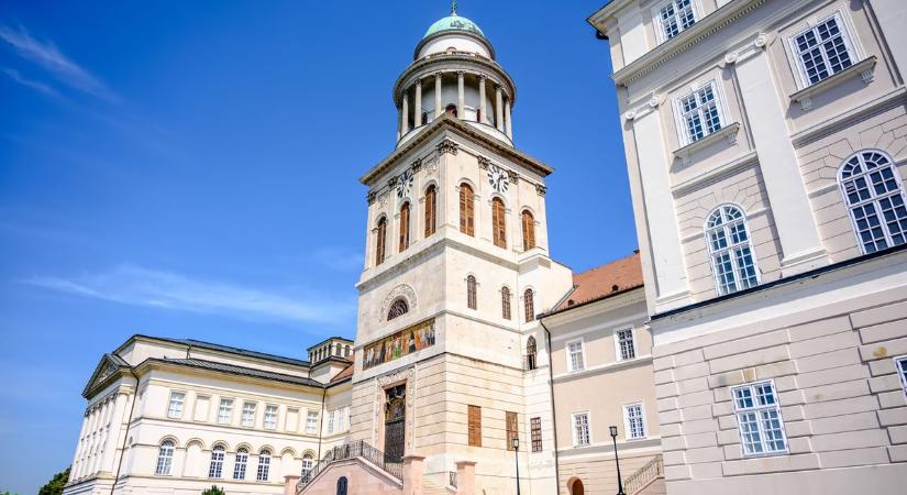 Pannonhalma – Éjféli szentmise a Szent Márton-bazilikában – Élőkép