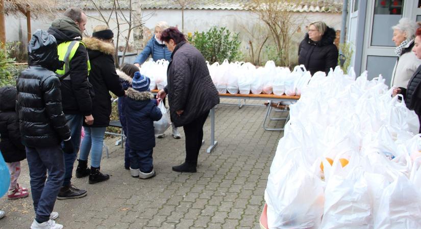 A kétszáztizenhatodik, rendkívüli ételosztás Siófokon