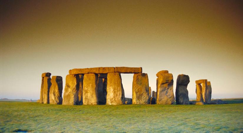 A tudósok benéztek a Stonehenge alá, rendkívüli dolgot találtak