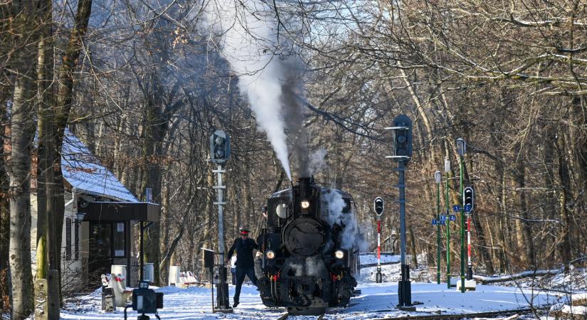 Szokatlan masinák egy fontos vasútvonalon