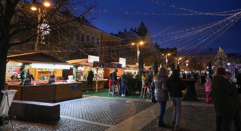 Több bódét is megrongált a szél a szombathelyi karácsonyi vásárban