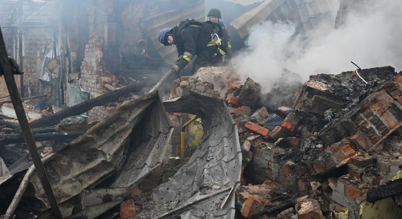 Százezrek maradtak áram és fűtés nélkül Ukrajnában az újabb orosz csapás miatt