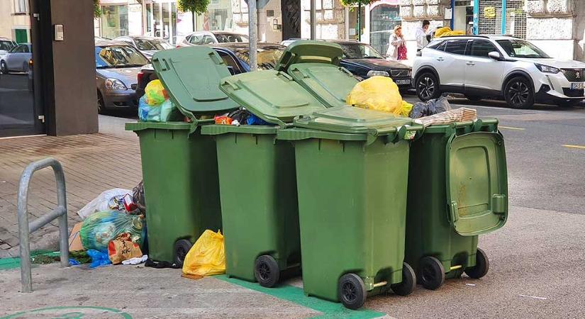 Drónnal figyelik a kukák tartalmát szétszóró guberálókat, speciális kommandósok csapnak le a szemetelőkre