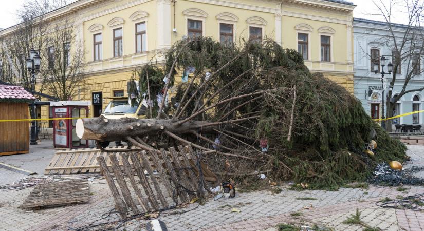 Vásári bódékat és közterületen álló karácsonyfát is vitt a viharos szél szenteste, több embert füstmérgezéssel vittek kórházba