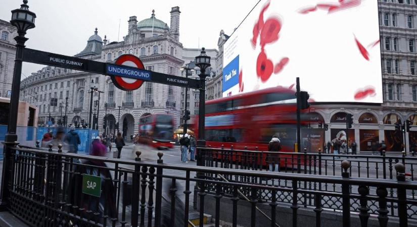 Gyalogosok közé hajtottak Londonban, a rendőrség hangsúlyozta, hogy nem terrorcselekmény történt