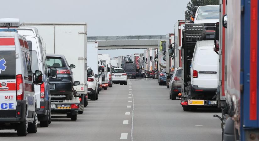 Vigyázzon, ha autóba száll! Nagy baleset történt több forgalmas úton is karácsony első napján