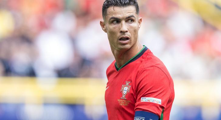 Minket is ráz a hideg Cristiano Ronaldo jeges vízben mártózós karácsonyi videójától