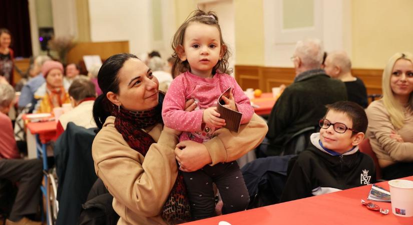 Ilyen is lehet a karácsony: ebédre hívták azokat, akiket nem várnak haza (GALÉRIA)