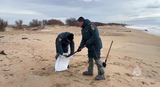 Az orosz tankerek balesete után vészhelyzetet hirdettek ki a Krasznodari területen az olajszennyezés miatt - videó