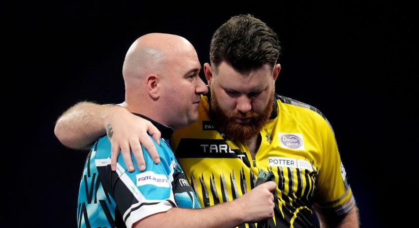 Óriási botrány a darts-vb-n Rob Cross gusztustalan tette miatt  videó