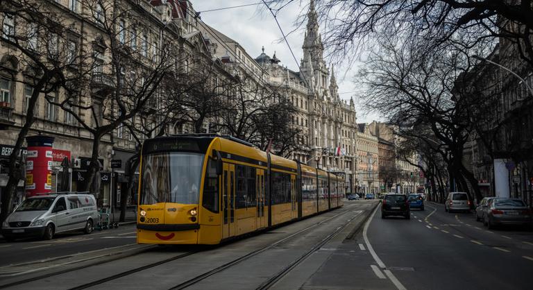 Egy sérült vízcső miatt péntektől január 5-ig csak a Széll Kálmán tér és a Corvin-negyed közt jár a 4–6-os villamos