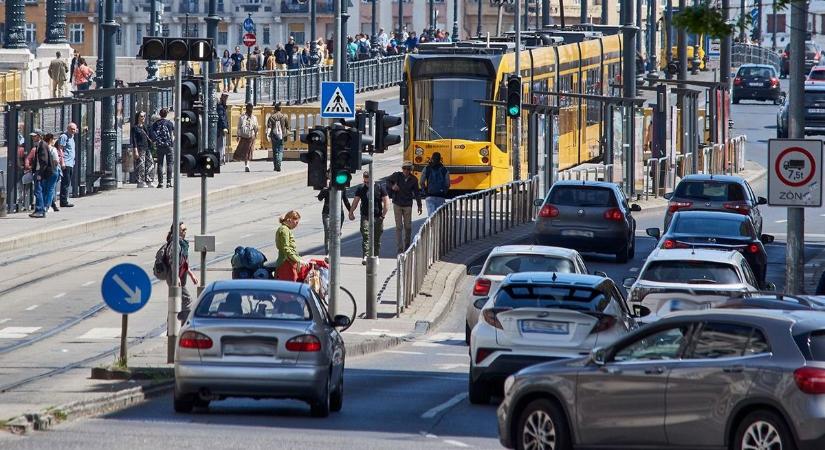 Baleset történt, jövő évig búcsút inthetünk a megszokott közlekedésnek a Nagykörúton