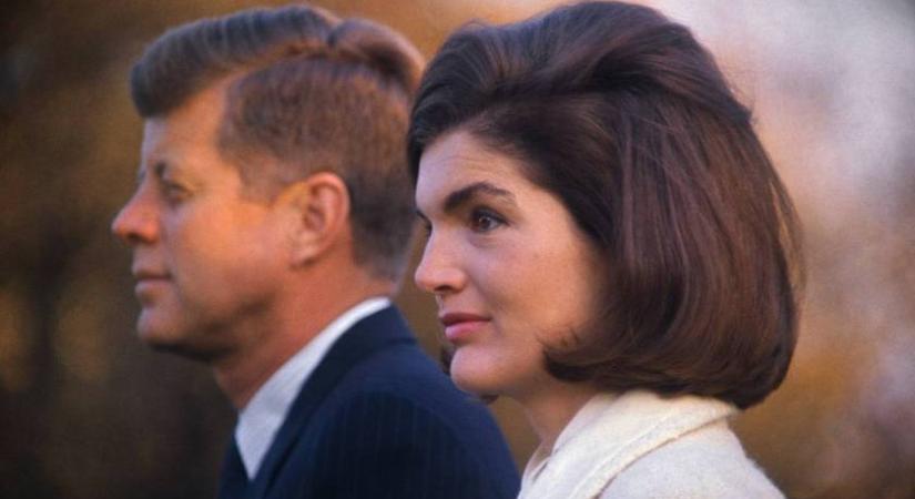 „Ez az a lány, aki állítólag lefekszik a férjemmel” – Jackie Kennedy beszólására köpni-nyelni nem tudott a riporter