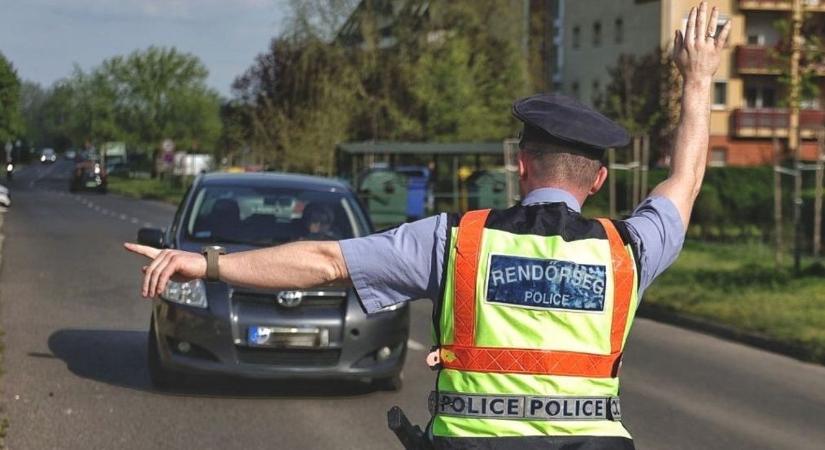 A legrosszabb helyen nézte meg a román sofőr, mit bír a Passat Ladányban – fotó is van róla