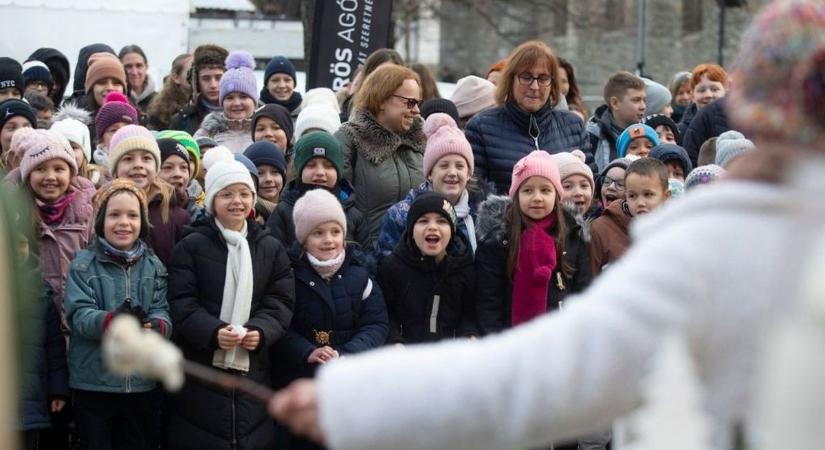 Lehull a lepel! Mutatjuk, melyek a legnézettebb videóink a világ legnagyobb közösségi oldalán