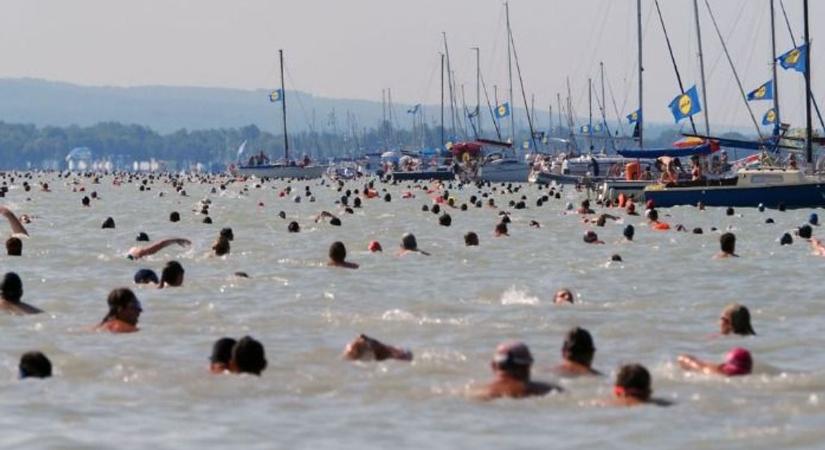 Lezuhant egy repülő Tapolcánál, meg kellett szakítani a Balaton-átúszást - ez érdekelte legjobban olvasóinkat júliusban