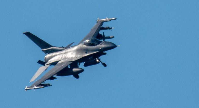 Hatalmas veszteséget szenvedtek az ukránok: lelőtték az egyik F-16-osukat az oroszok