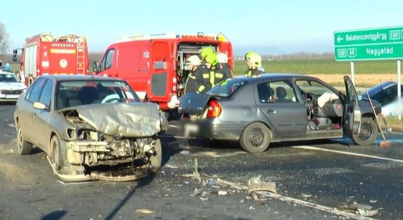 Vizsgálatra vitték a szívbeteg gyereket, de útközben súlyos balesetet szenvedtek