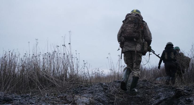 Belehalt sérüléseibe az ukránok által elfogott észak-koreai katona