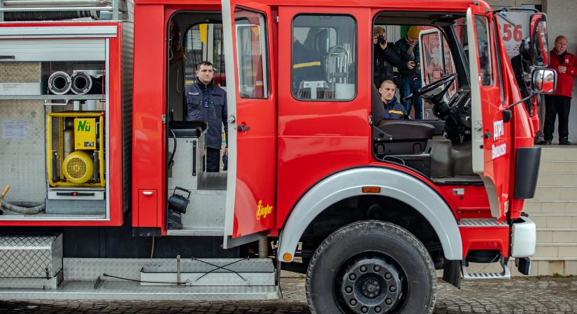 Az adventi koszorúk és a karácsonyfák könnyen lángra kaphatnak