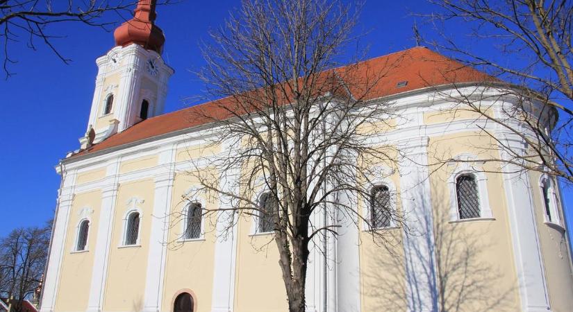 Tévéműsorban a megújult tamási katolikus templom