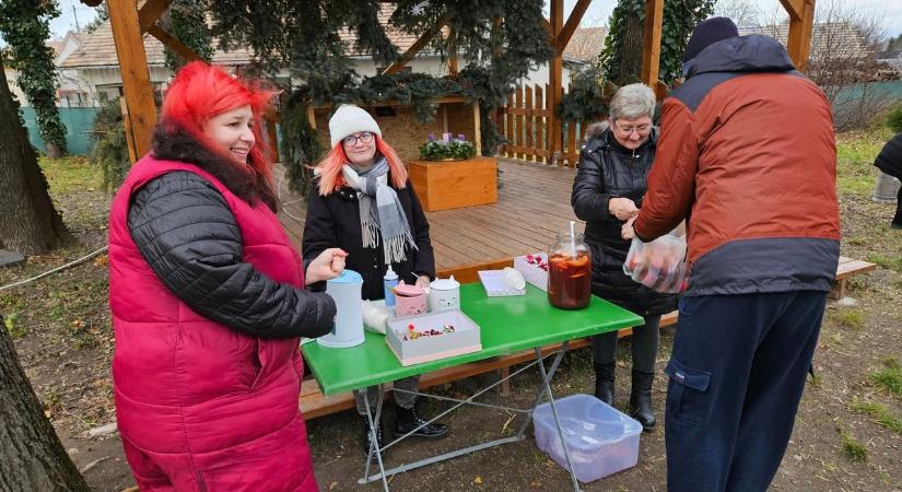 Ünnepi ételosztás a rászorulóknak