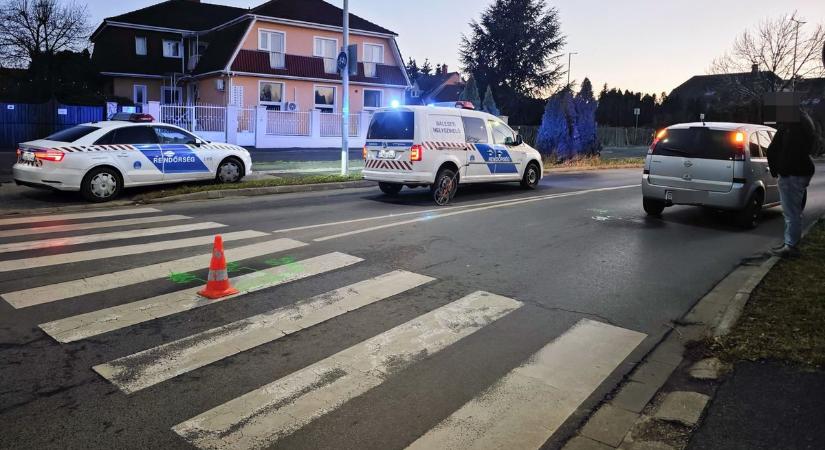 Súlyos baleset Szombathelyen: Két gyalogost ütött el egy autó - fotó