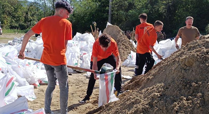 A közösségi erő legyen veled - kívánta a Duna esztergomi őre