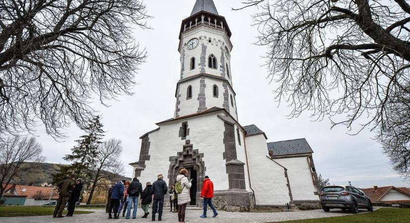 Sok érdekességet elmondott a gyöngyöspatai templomról a Kossuth Rádióban az egri riporter