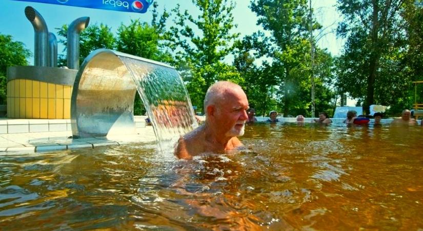 Van olyan életkor, amely felett nem ajánlott a gyógyvizes fürdőzés? Ezt tanácsolják az orvosok