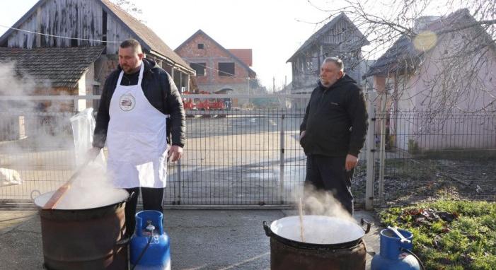 Szombaton is főznek a gazdák a tüntető diákoknak