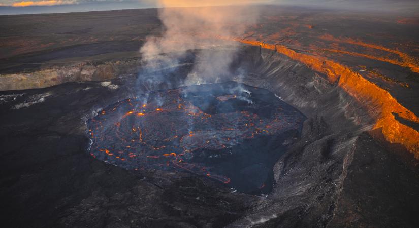 Egy kisgyerek majdnem belezuhant a világ egyik legaktívabb vulkánjába