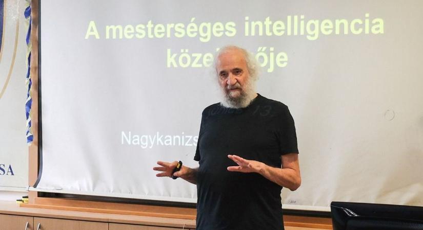 A mesterséges intelligencia közeljövőjéről tart előadást Nyíregyházán Mérő László