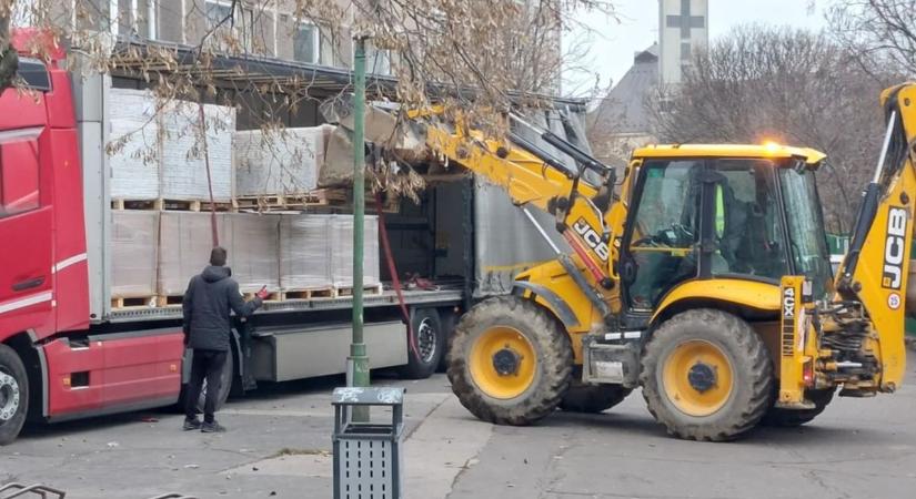 Új borítást kap ennek az iskolának a tornaterme