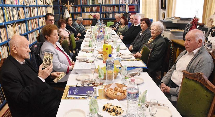 Megvesszőzték a „jászok Nobel-díjasait” az örömteli év végi találkozón