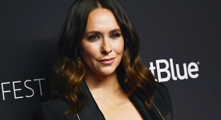 Kora és külseje miatt támadják Jennifer Love Hewitt-tet, nem hagyta szó nélkül a dolgot