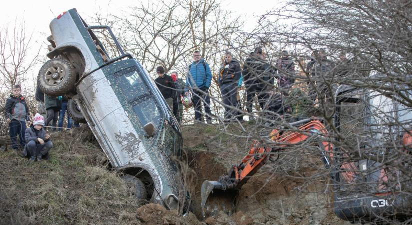 Off-road - borzavári dagonyázás jó ügyért galéria! videók!