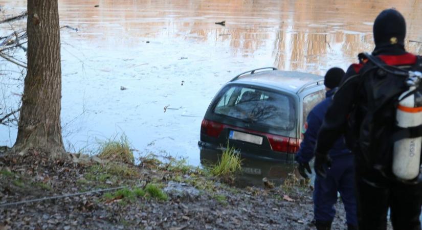 Kihúzták a vízből az autót a Szabadstrandon (galéria, videó)