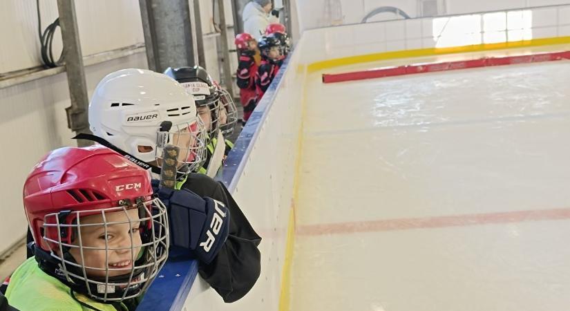 Új jégcsarnok Dunaújváros szívében : A sportolók végre birtokba vehetik!