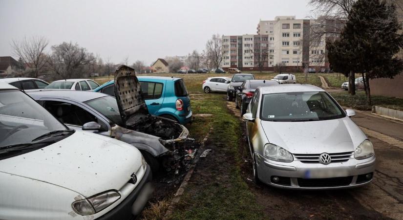 Hatalmas tűz egy parkolóban és halálos száguldás Szolnokon – a nap legfontosabb hírei egy helyen