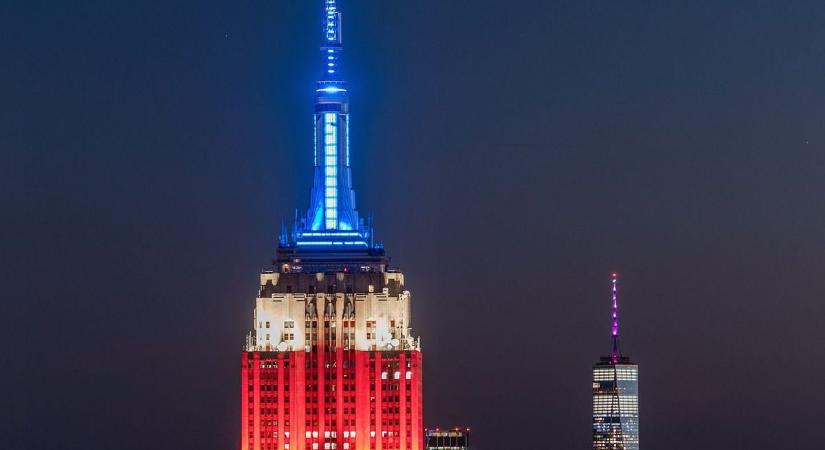 Jimmy Carter emlékére Amerika nemzeti színeibe öltözött az Empire State Building