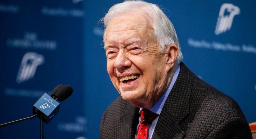 Elhunyt Jimmy Carter, aki visszaadta a Szent Koronát Magyarország népének