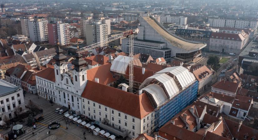 Januárban elbontják a védőtetőt a győri bencések épületegyütteséről