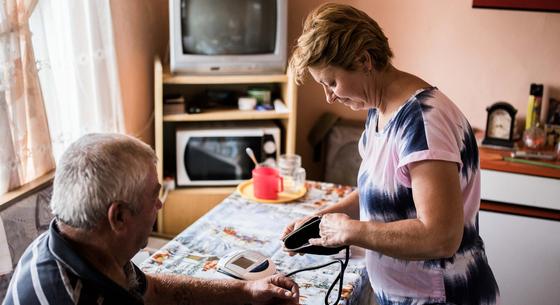 Brutálisan drága lett a magyar állam, miközben a szociális védelemre jutó kiadások óriásit zuhantak