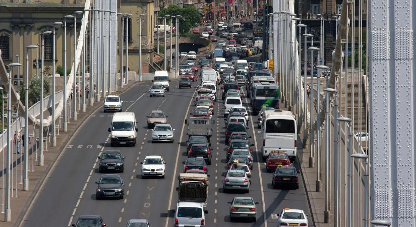 Megvette Budapest a város közvilágításáért felelős céget