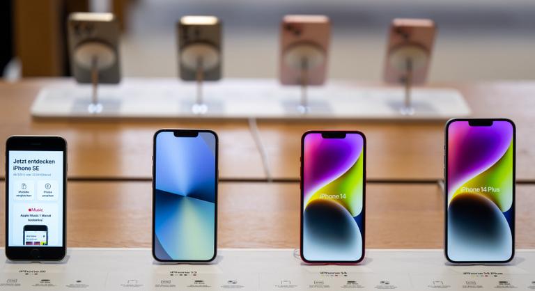 Három iPhone forgalmazását is azonnali hatállyal beszüntette az Apple