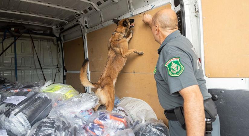 Leesett az álluk a debreceni NAV-osoknak, amikor kinyitották a csomagtartót